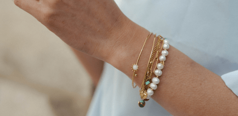 Duelo de Estilos: Pulseras vs. Brazaletes, ¿Cuál se Adapta Mejor a Ti? - SMOLL republic