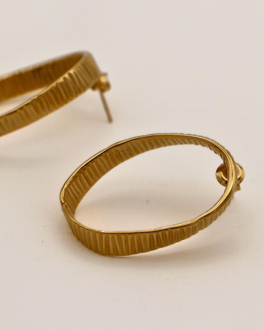 Twisted Oval Hoops - SMOLL republic