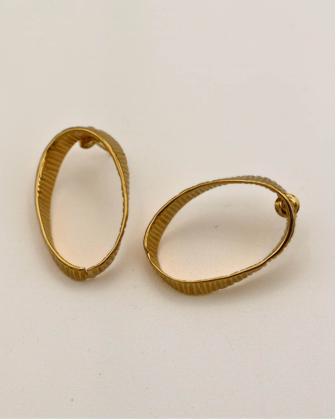 Twisted Oval Hoops - SMOLL republic